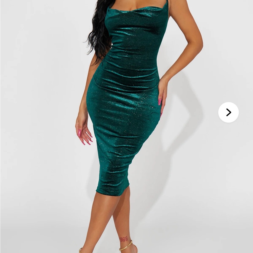 FASHION NOVA “Delilah Velvet Glitter Midi Dress”